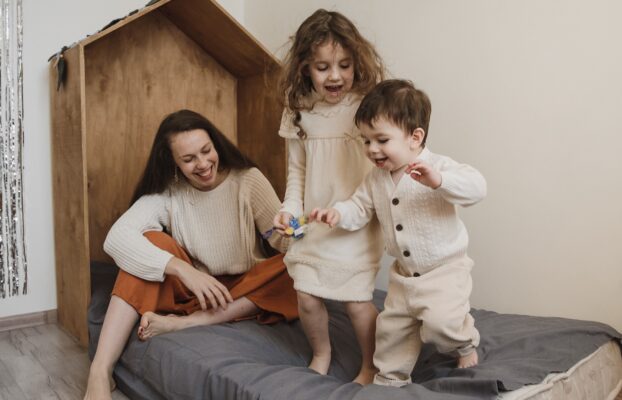 Bring creative and educational preschool activities from classroom to your home 