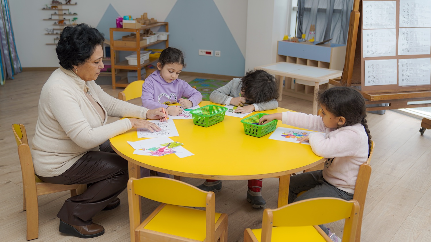 Teacher providing direct instruction during a structured lesson.