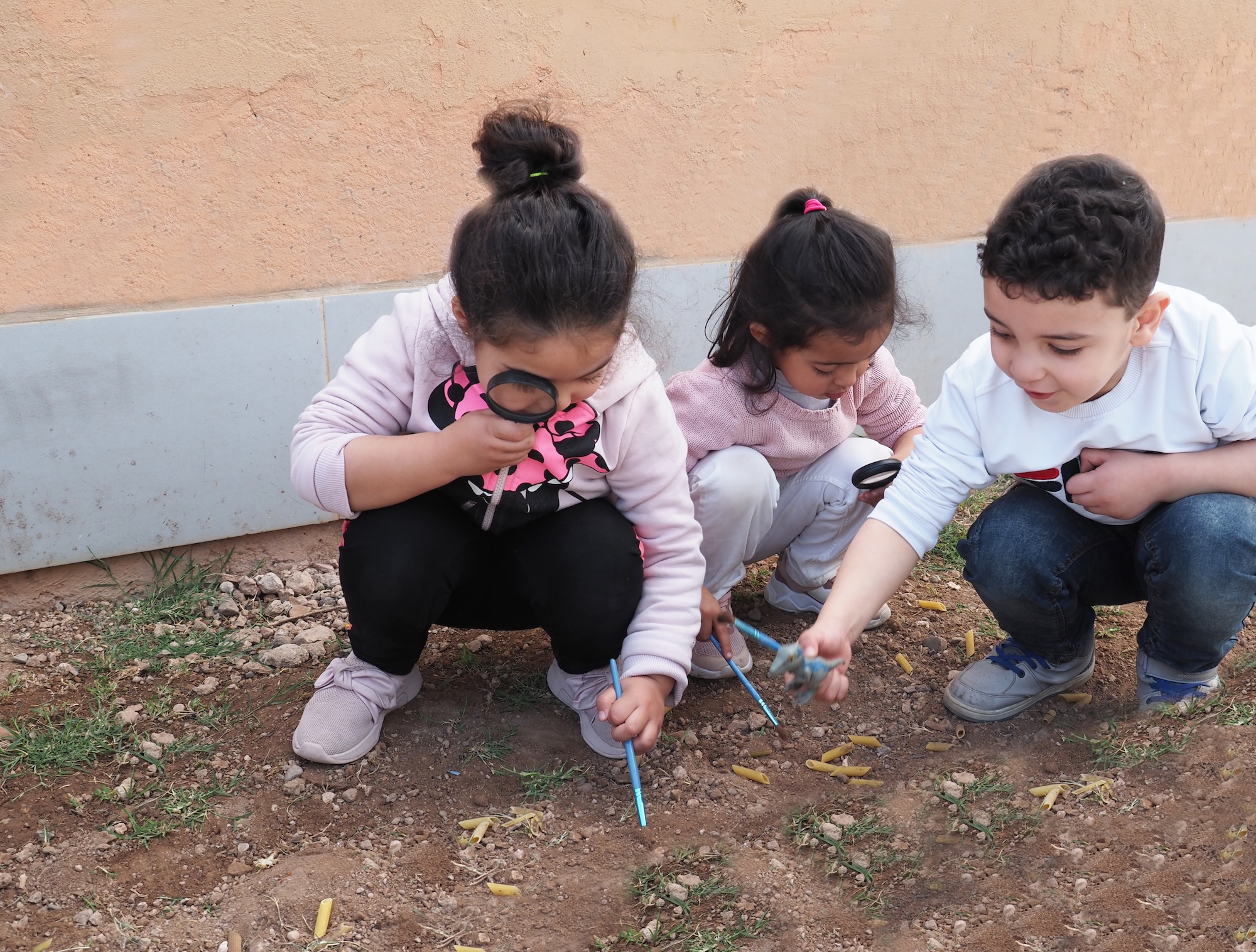 Phenomenon-based learning outdoor investigation at a FinlandWay® franchise school